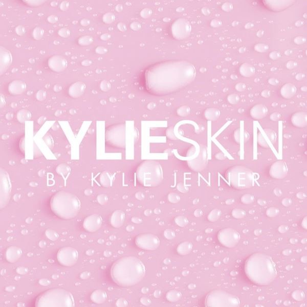 Кайли Дженнер без макияжа в тизере бренда Kylie Skin