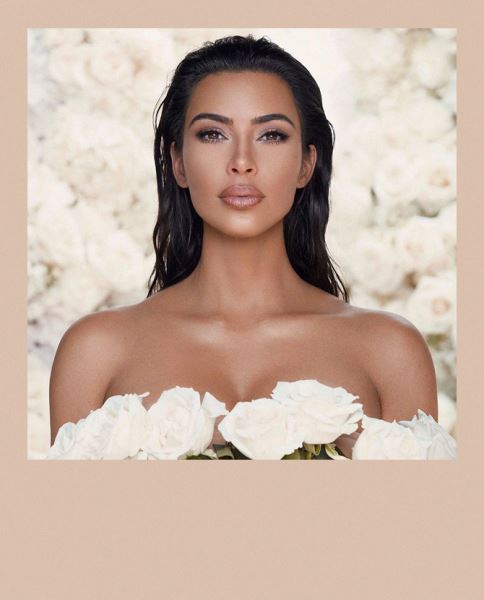 Ким Кардашьян показала первый бьюти-образ из свадебной коллекции KKW Beauty